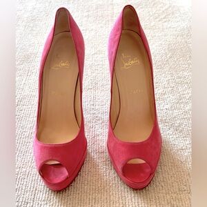 CHRISTIAN LOUBOUTIN suede pumps with peep-toe in HOT PINK!